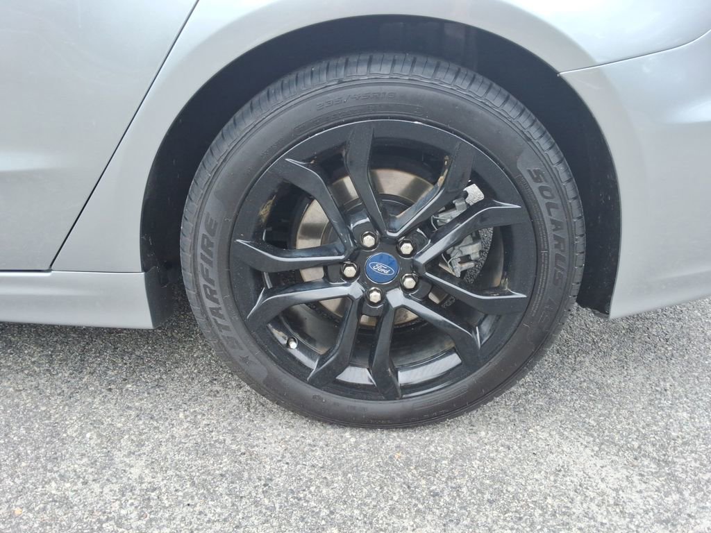 Used 2020 Ford Fusion SE w/ Equipment Group 151A FWD image 11