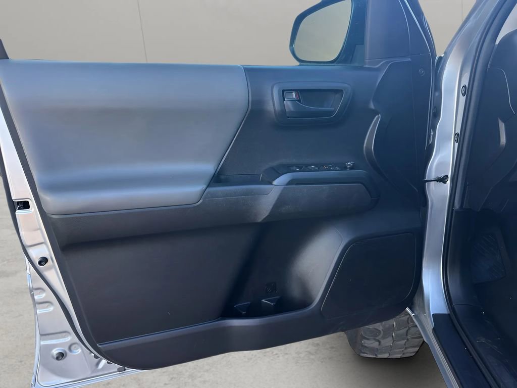Used 2022 Toyota Tacoma SR AWD/4WD image 11