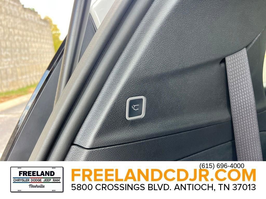 New 2026 Chrysler Pacifica Limited w/ S Appearance Package image 9