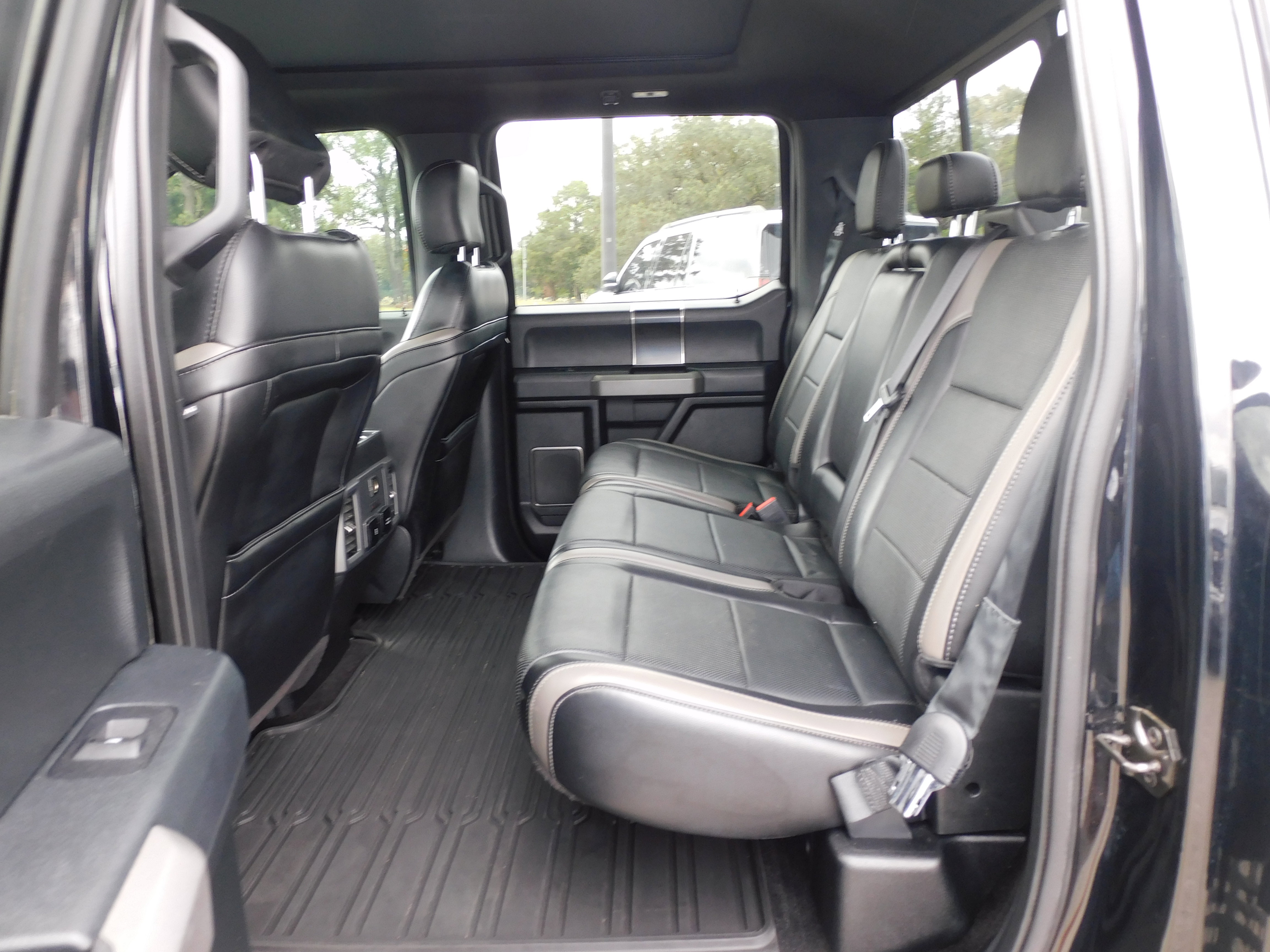 Used 2018 Ford F150 Raptor w/ Equipment Group 802A Luxury image 13