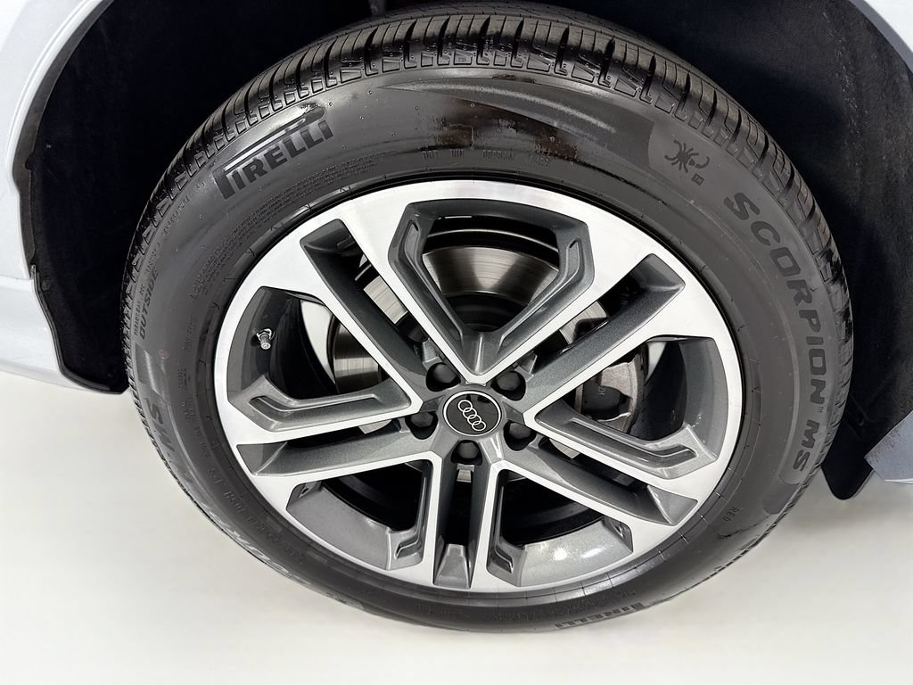 Used 2025 Audi Q5 Prestige AWD/4WD image 32