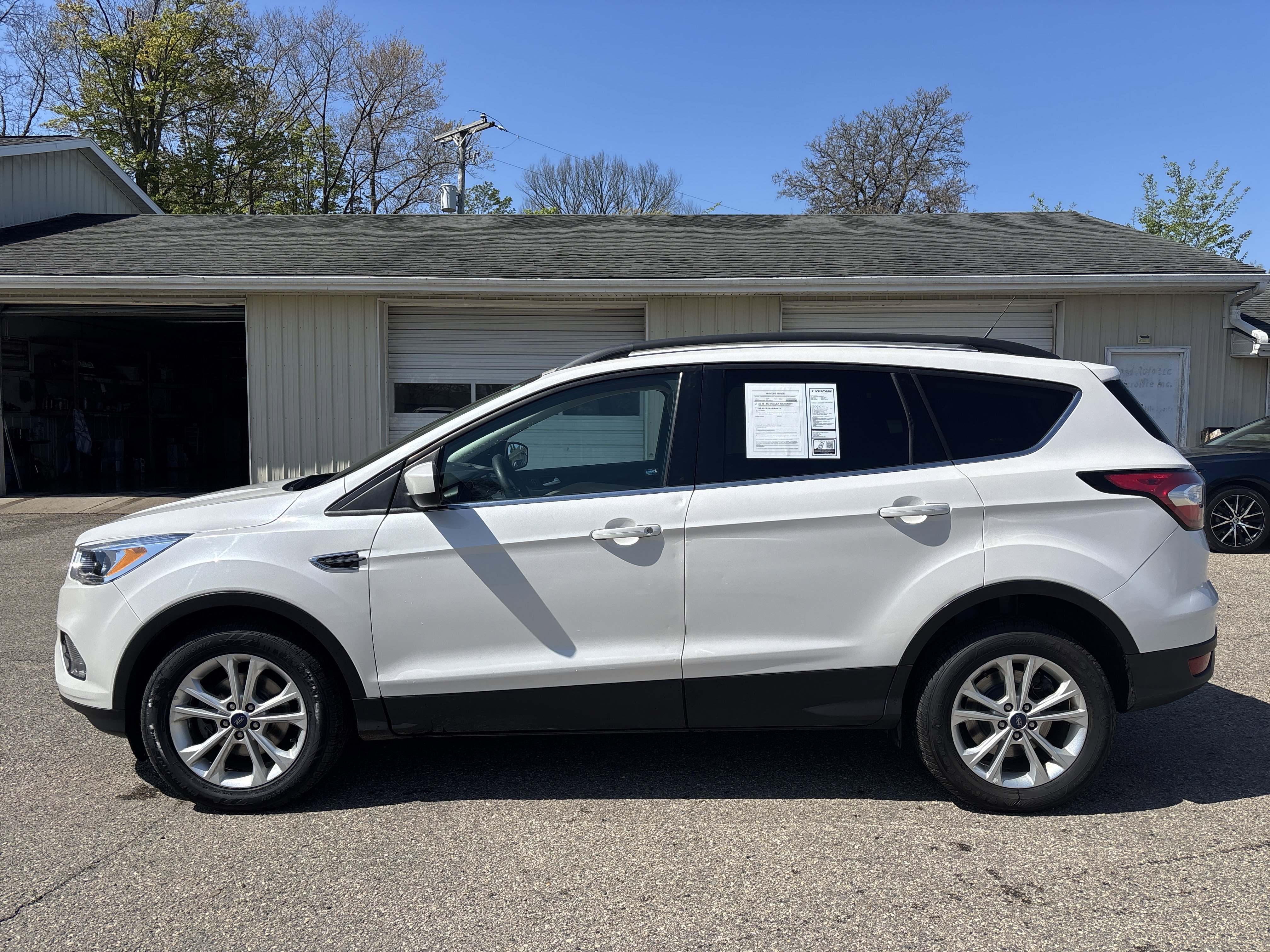 Used 2018 Ford Escape SE w/ SE Sync 3 Package FWD image 8