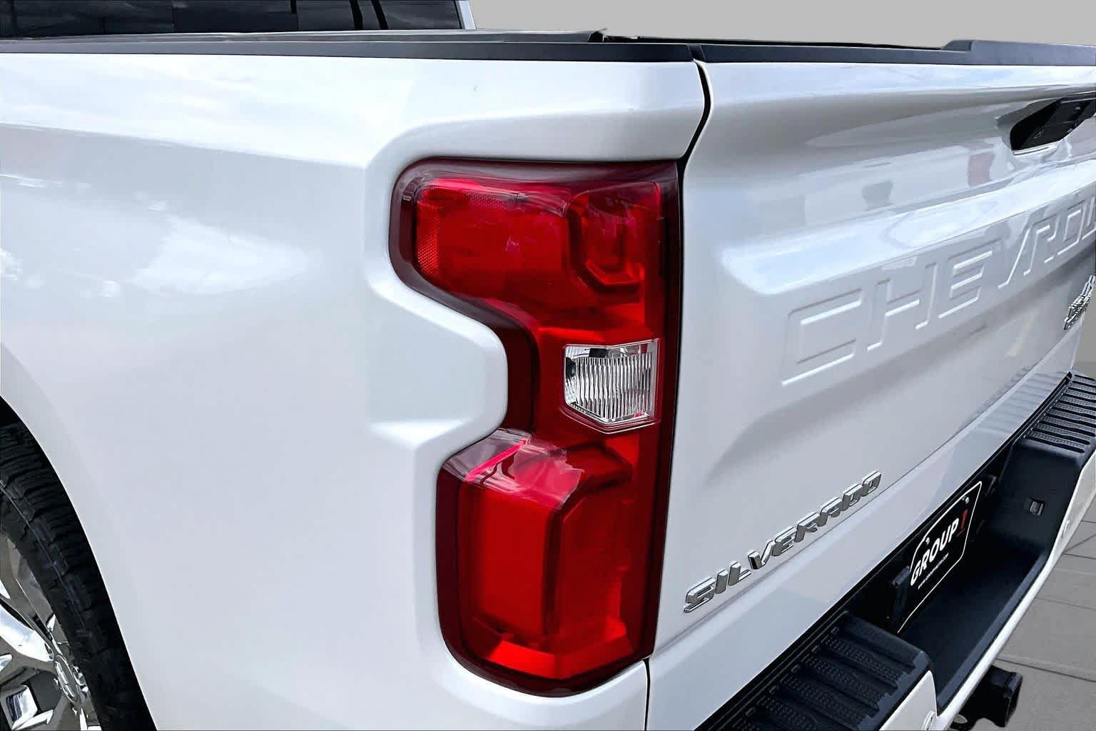 Used 2021 Chevrolet Silverado 1500 High Country w/ Technology Package AWD/4WD image 28