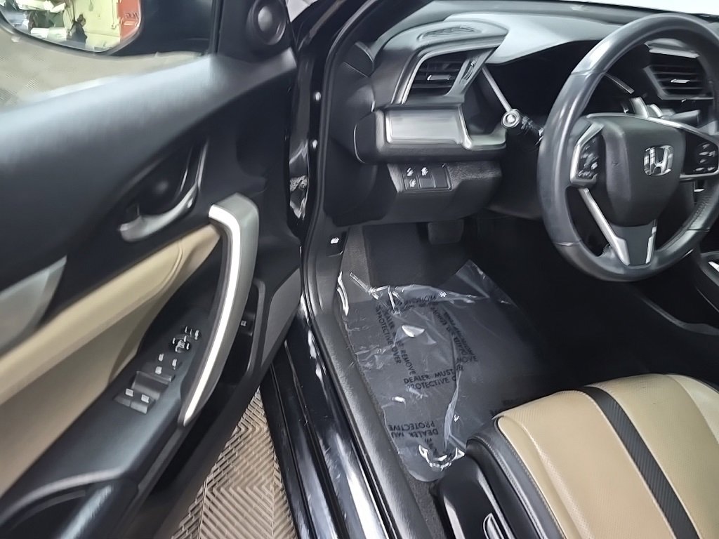 Used 2018 Honda Civic Touring image 28