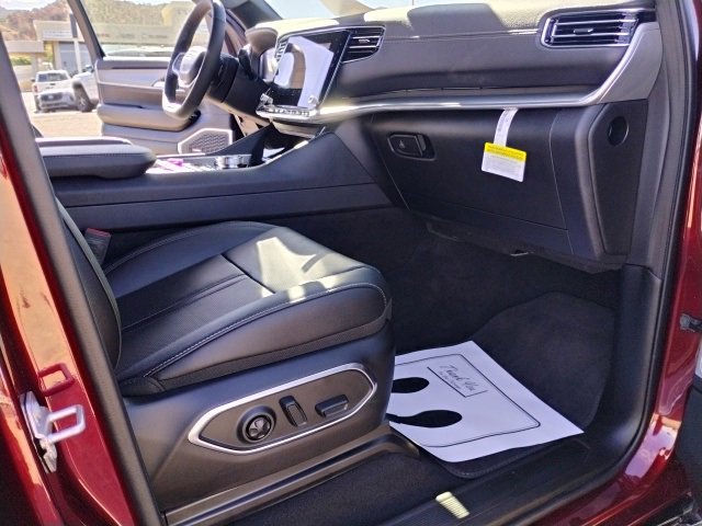 New 2025 Jeep Wagoneer L 4WD w/ Convenience Group I image 23