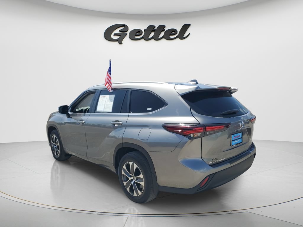 Used 2025 Toyota Highlander XLE FWD image 7