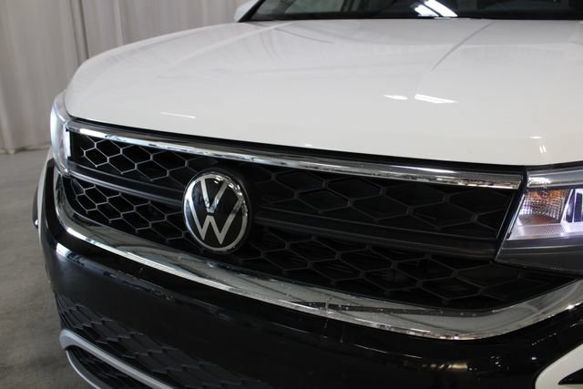 Used 2024 Volkswagen Taos SE AWD/4WD image 32