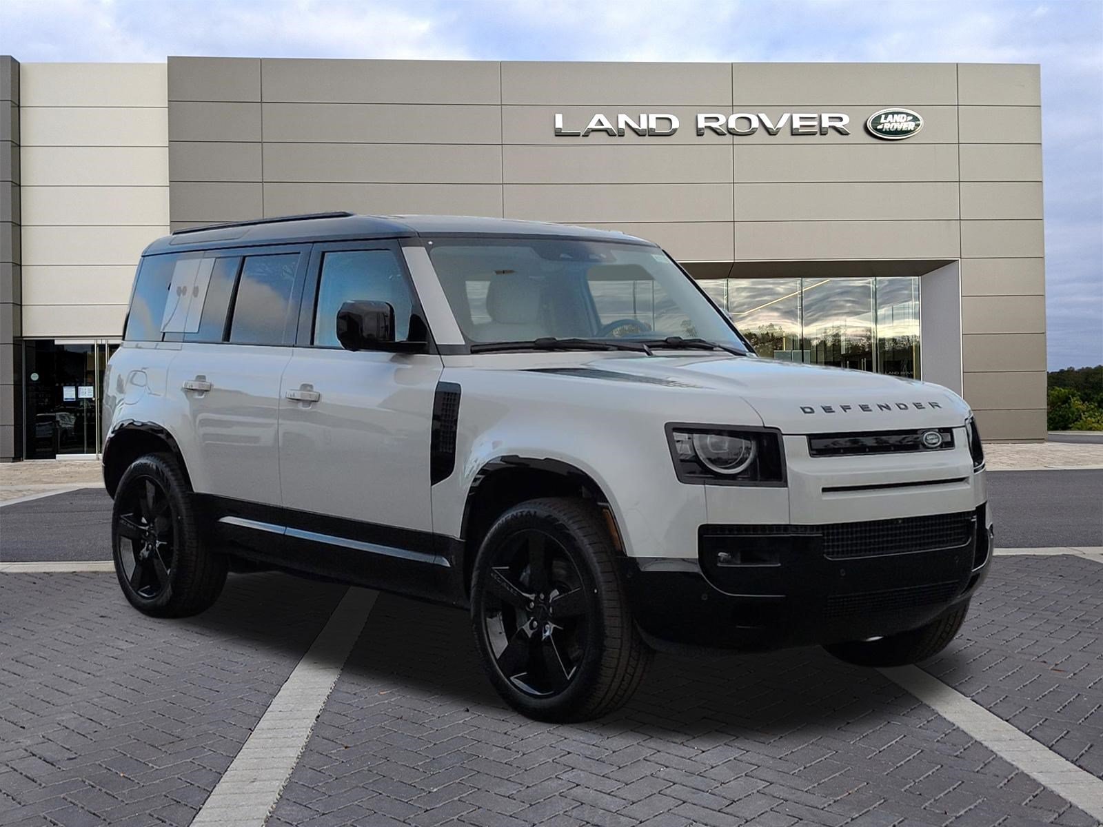 New 2026 Land Rover Defender 110 X-Dynamic SE AWD/4WD image 3