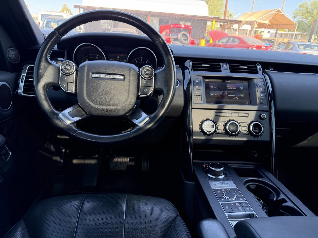 Used 2017 Land Rover Discovery SE image 20