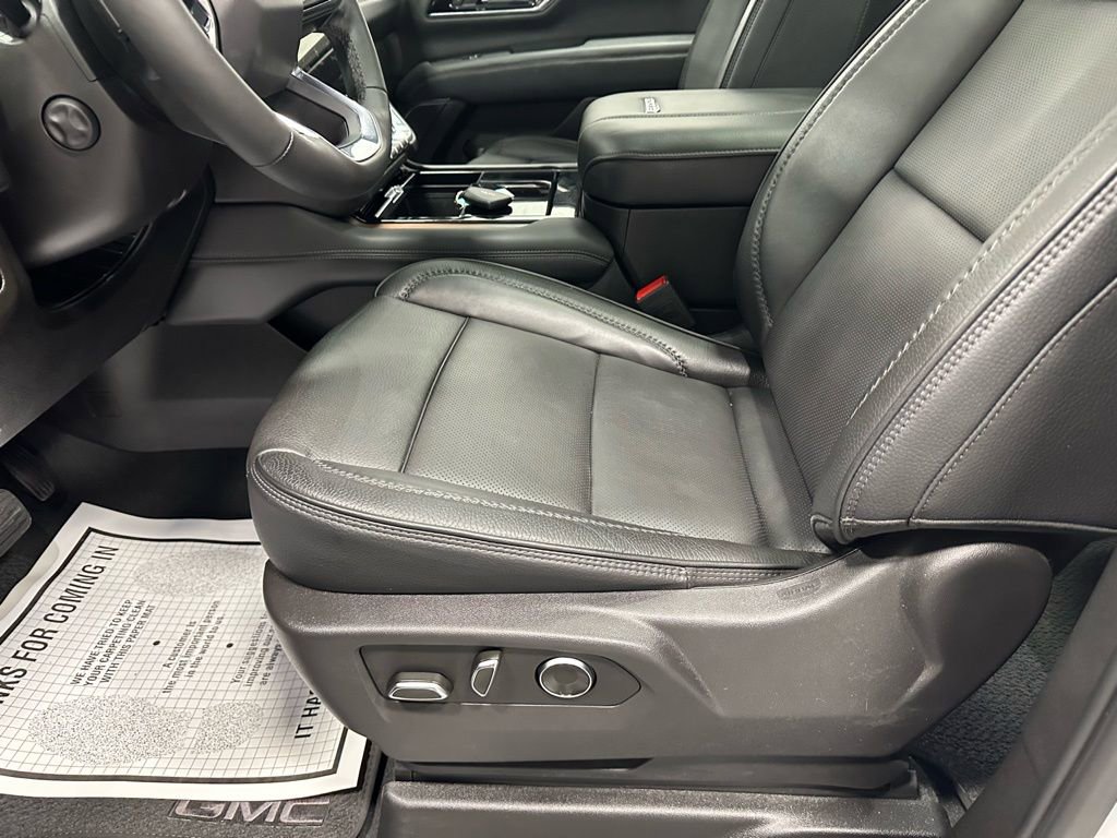 Used 2025 GMC Yukon Denali w/ Sun & Power Step Package image 13