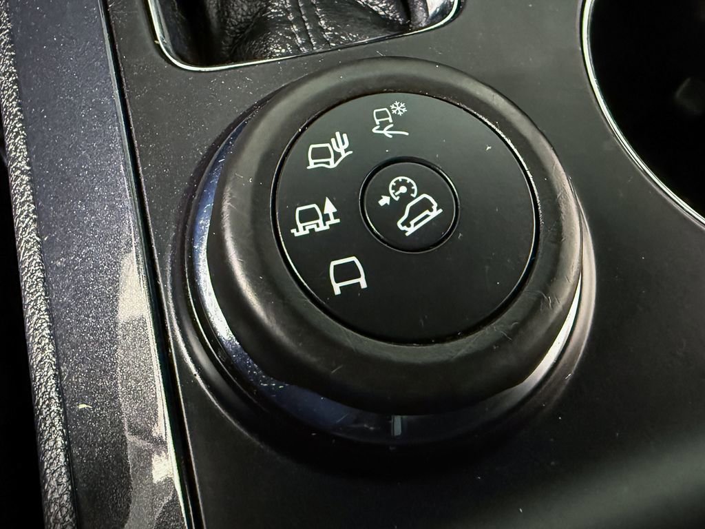 Used 2019 Ford Explorer XLT image 24