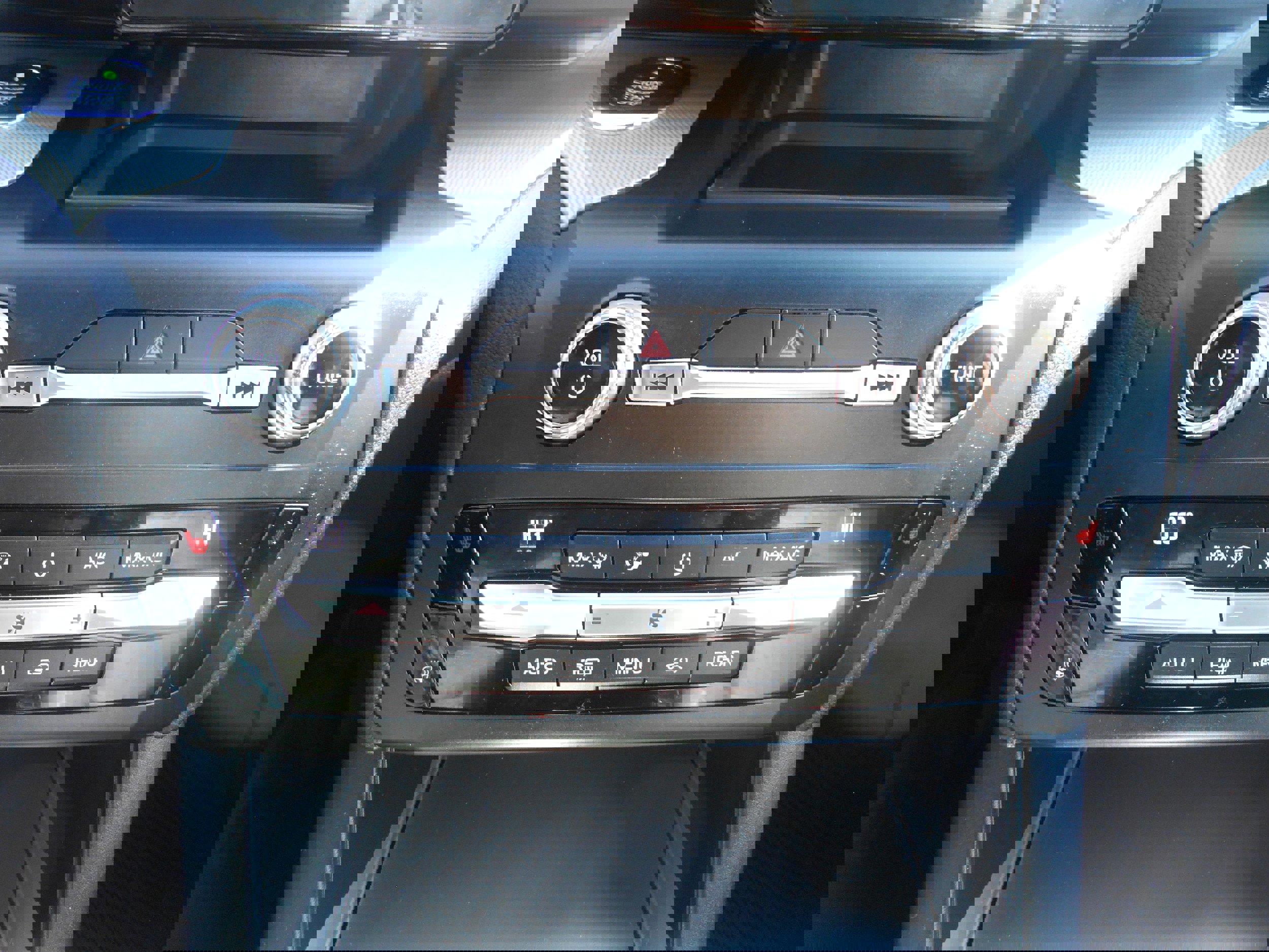 Used 2020 Ford Explorer XLT w/ Equipment Group 202A image 14