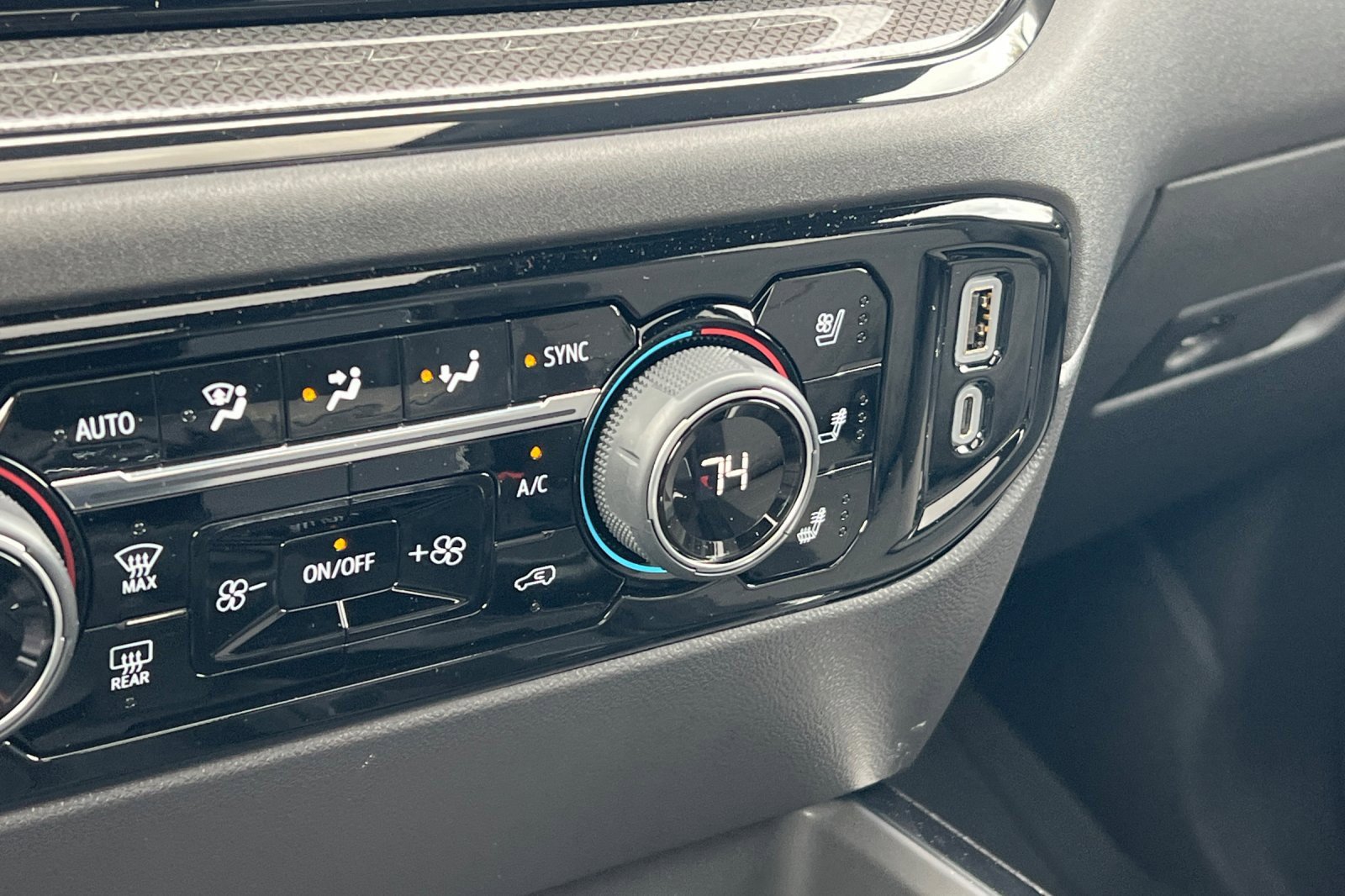 Certified 2025 Chevrolet Silverado 1500 ZR2 w/ Technology Package image 30