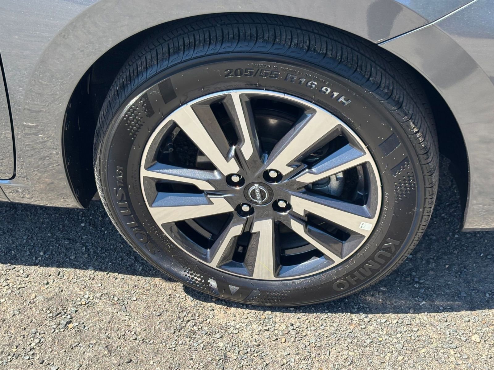 Used 2025 Nissan Versa SV FWD image 28