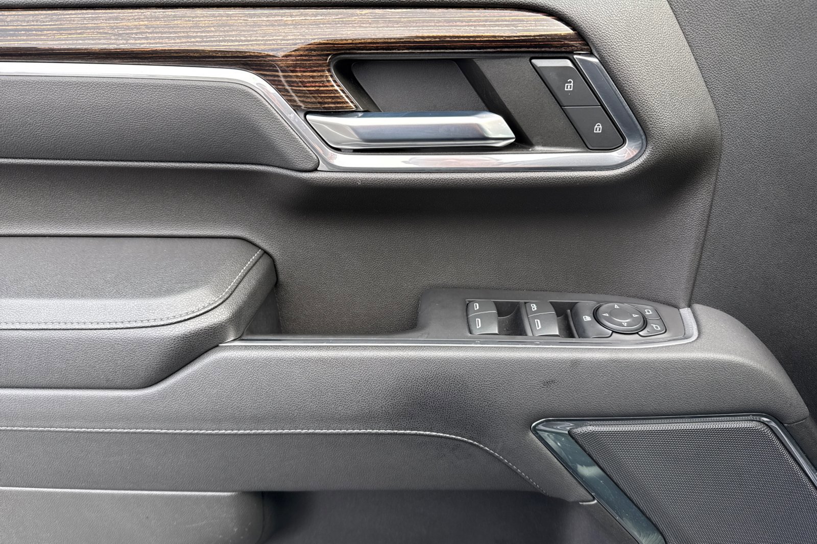 Used 2023 GMC Sierra 1500 Elevation image 12