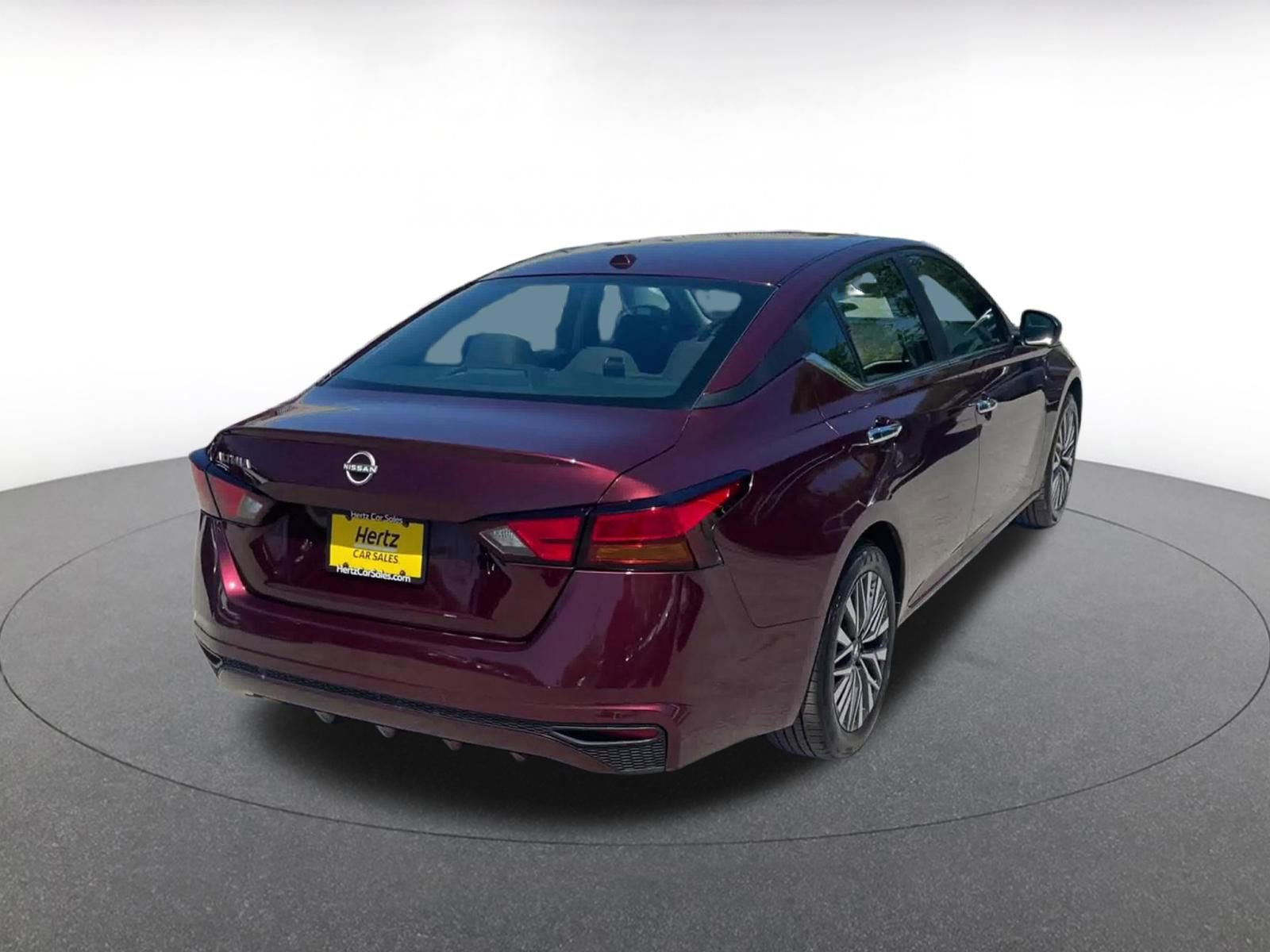 Used 2025 Nissan Altima 2.5 SV FWD image 12