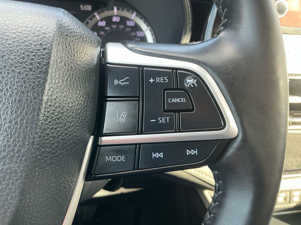 Used 2023 Toyota Highlander LE FWD image 20