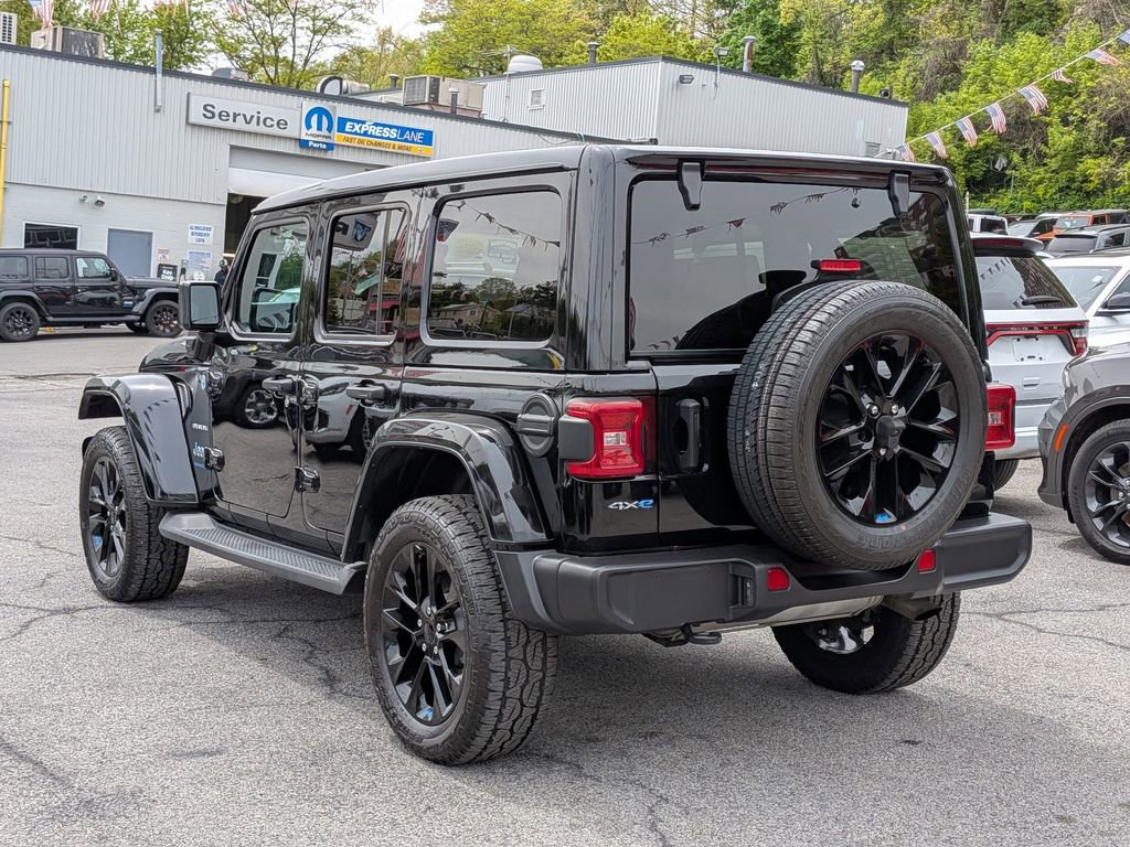 Used 2023 Jeep Wrangler Unlimited Sahara w/ Cold Weather Group AWD/4WD image 10