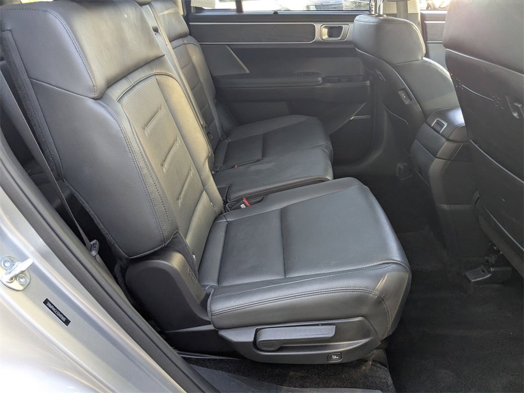 Used 2025 Hyundai Santa Fe Limited image 31