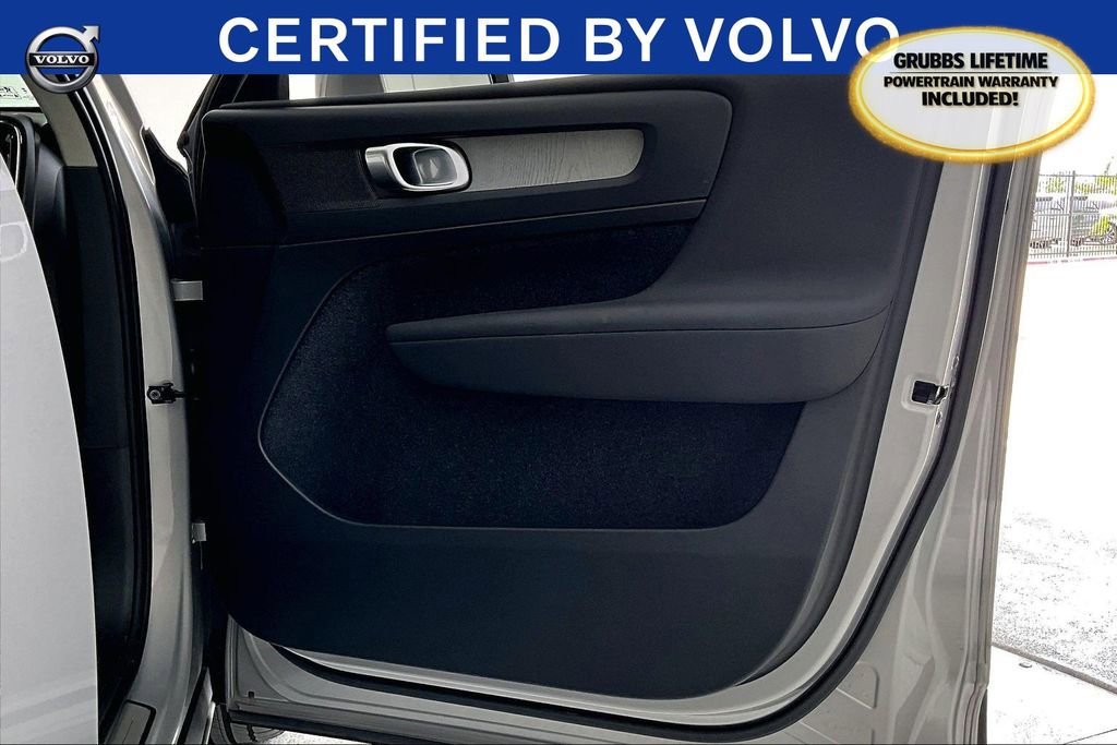 Certified 2025 Volvo XC40 B5 Core image 26
