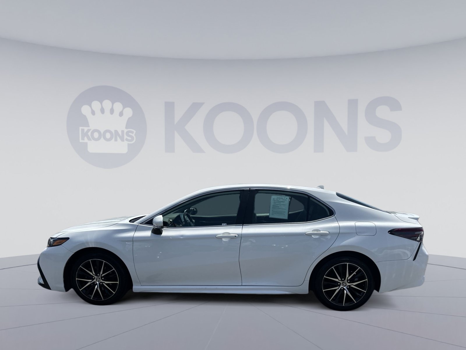 Used 2024 Toyota Camry SE FWD image 7