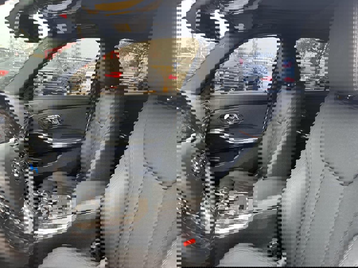 Used 2019 BMW 330i Sedan w/ Convenience Package image 20