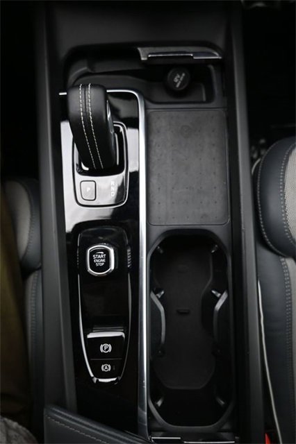 Used 2022 Volvo XC60 B6 R-Design w/ Protection Package Premier image 11