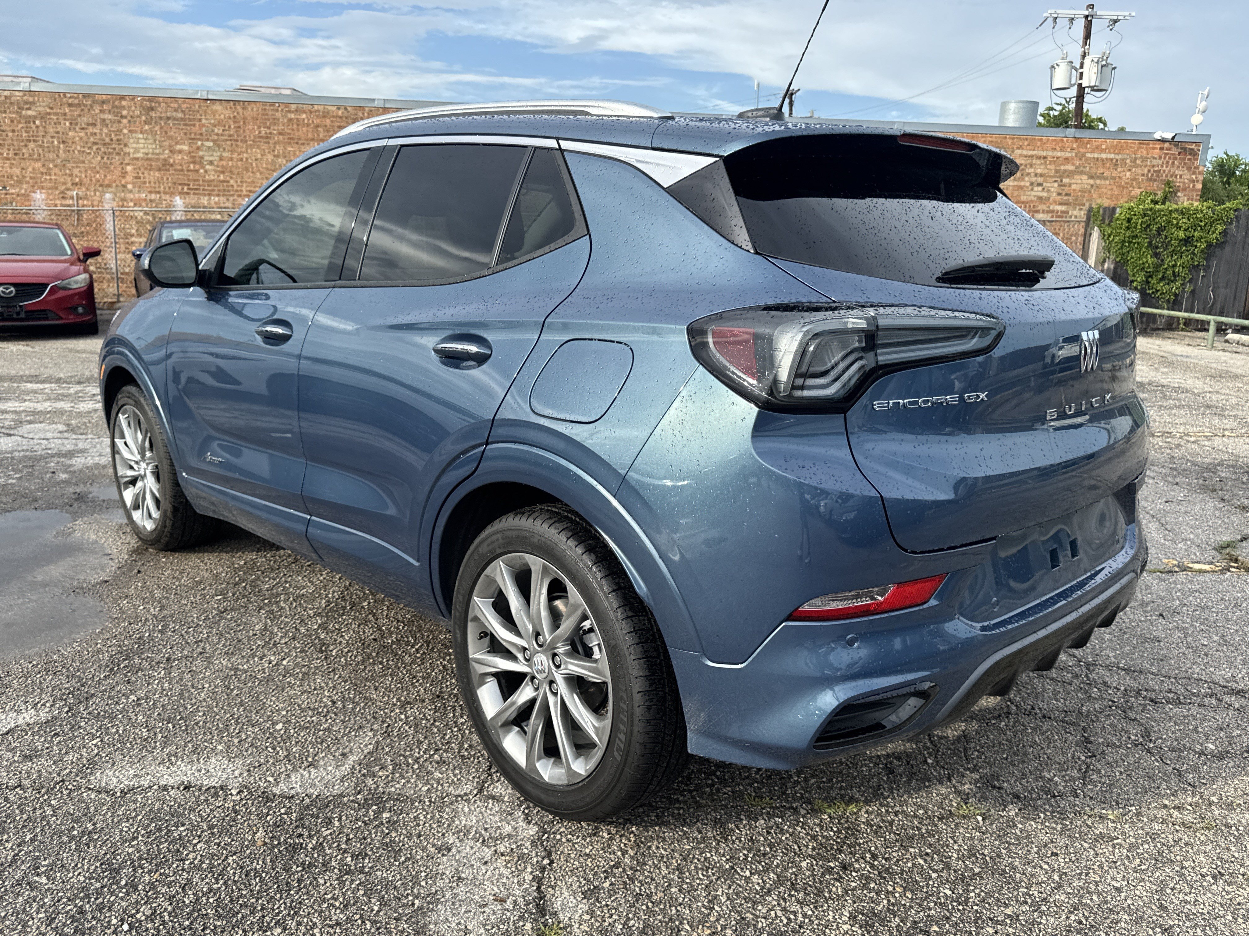 Used 2025 Buick Encore GX Avenir w/ Avenir Convenience Package FWD image 5