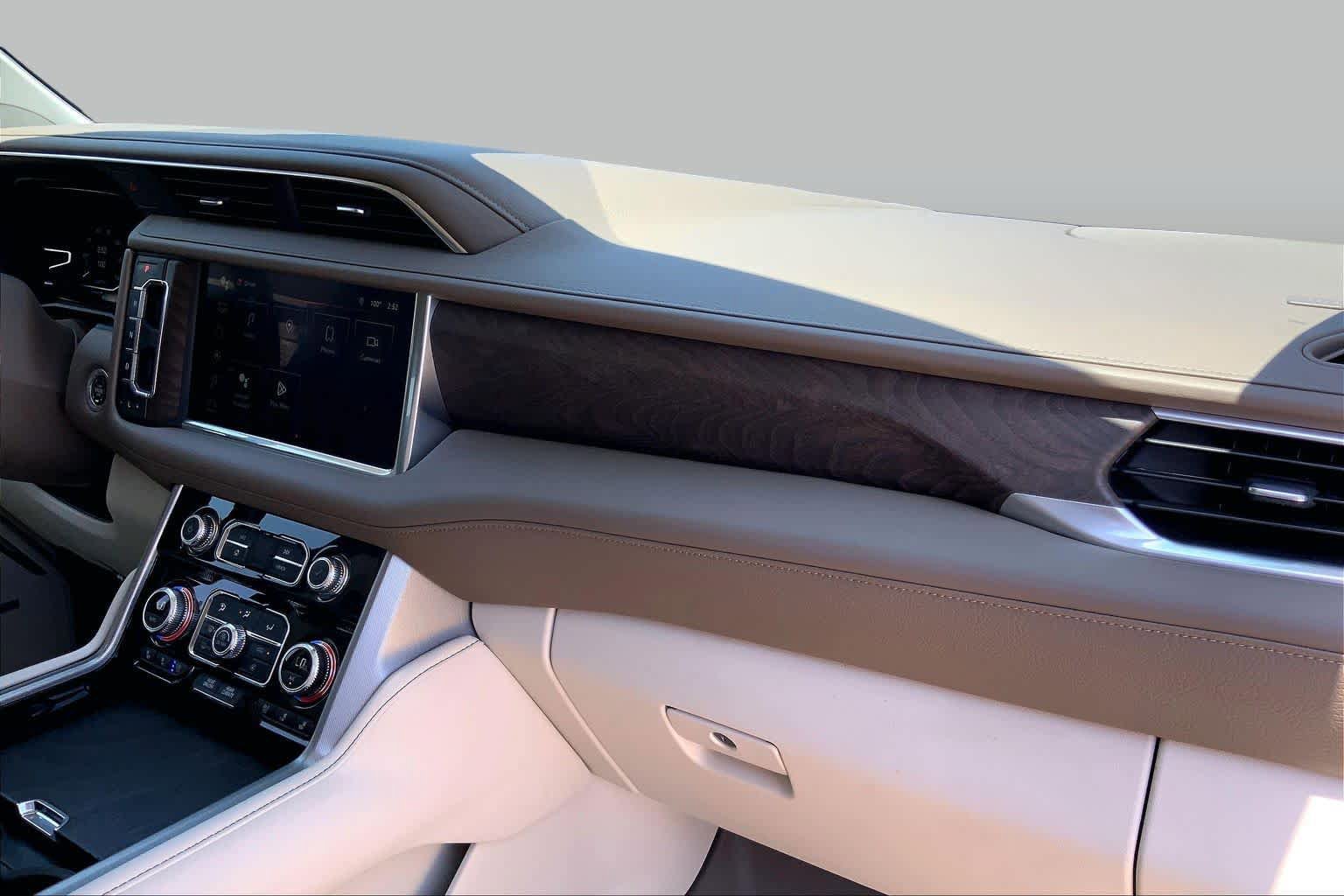 Used 2023 GMC Yukon Denali w/ Advanced Technology Package AWD/4WD image 18
