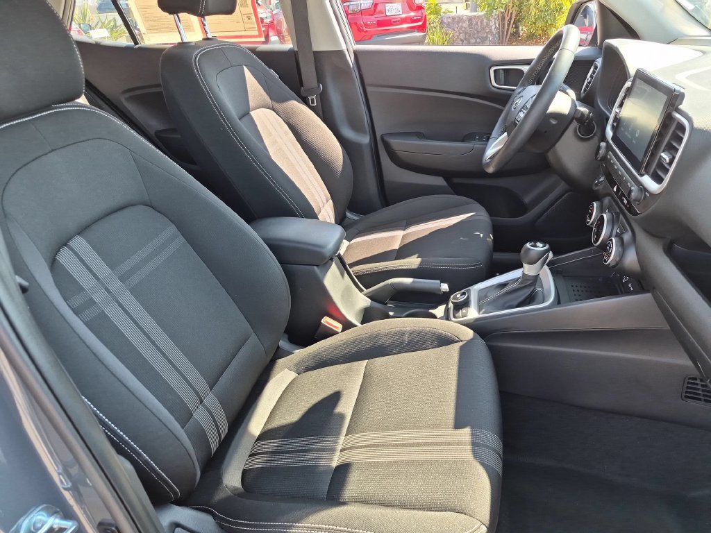 Used 2026 Hyundai Venue SEL FWD image 31