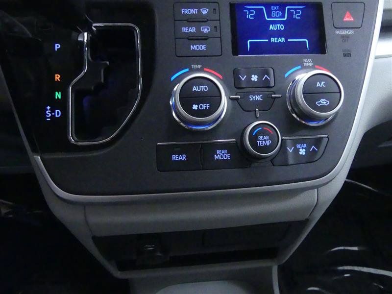 Used 2020 Toyota Sienna L FWD image 12
