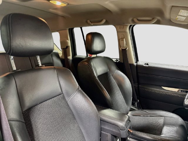 Used 2015 Jeep Compass Latitude AWD/4WD image 19