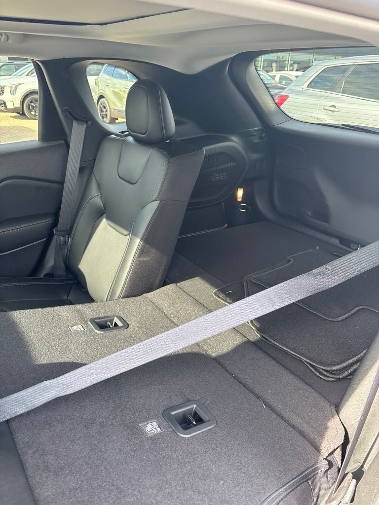 Used 2022 Jeep Cherokee Limited AWD/4WD image 27