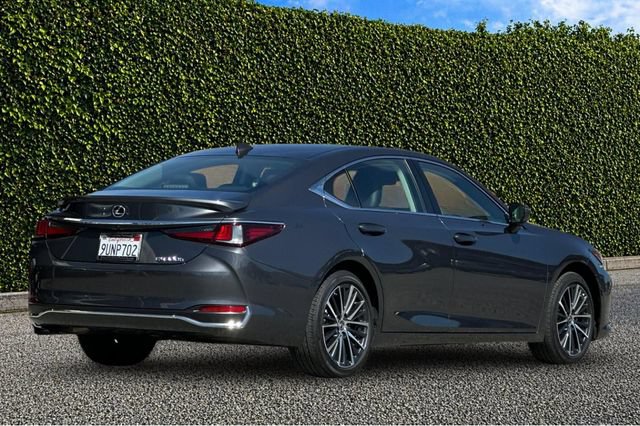 Used 2025 Lexus ES 300h w/ Premium Package FWD image 4