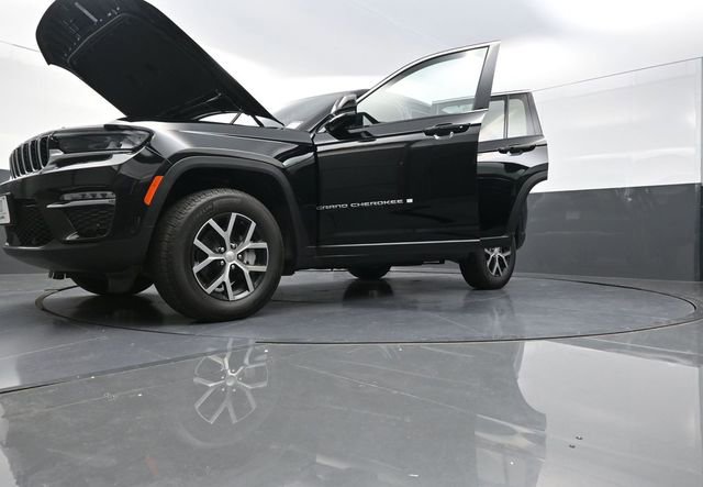 New 2025 Jeep Grand Cherokee Limited w/ Luxury Tech Group II image 30