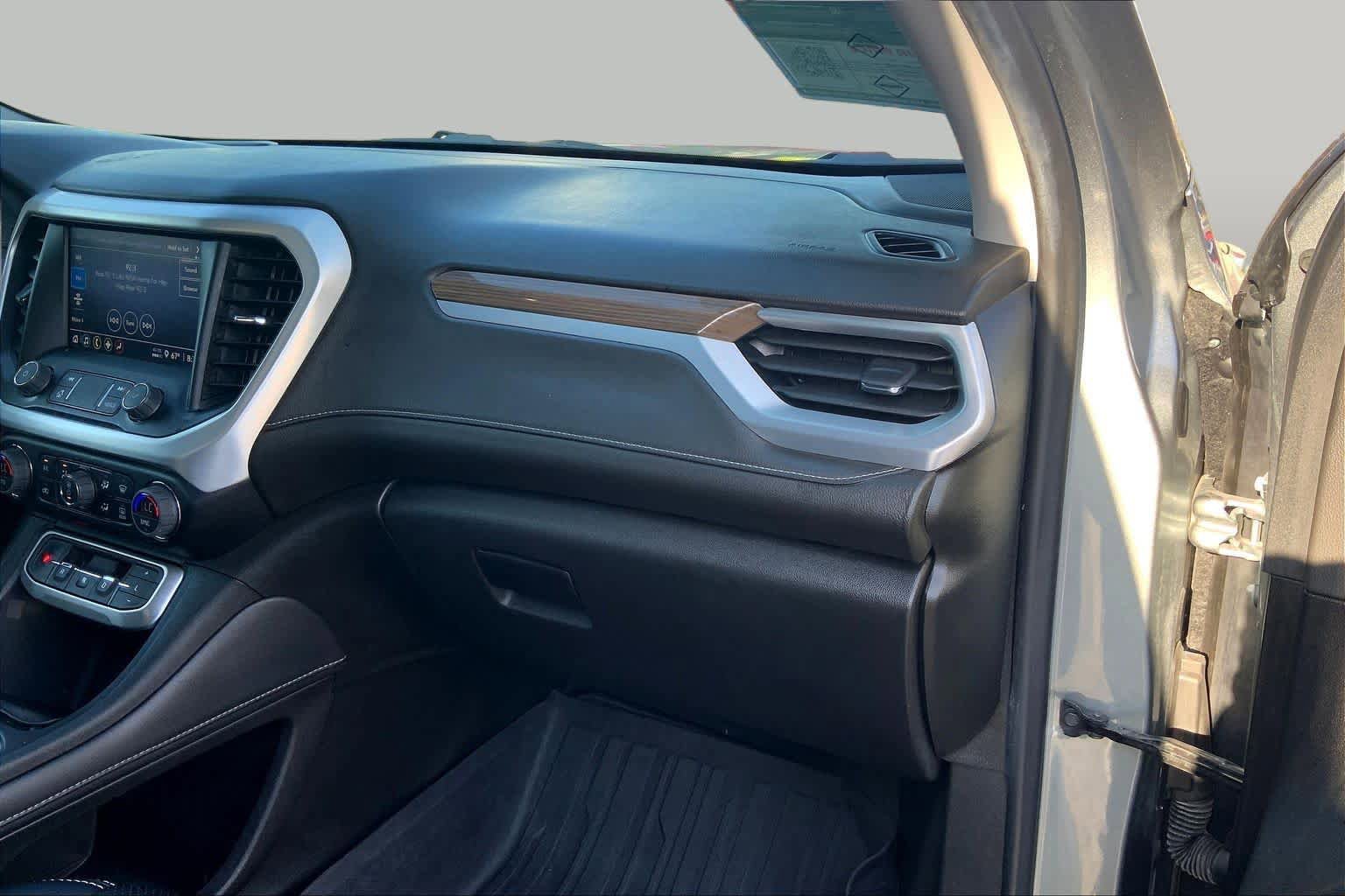 Used 2023 GMC Acadia SLE w/ Elevation Edition image 17