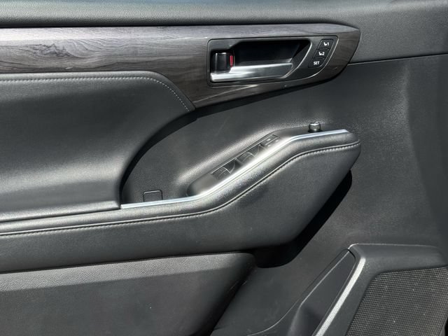 Used 2021 Toyota Highlander Platinum AWD/4WD image 29
