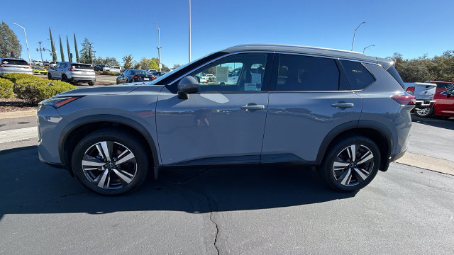 Used 2025 Nissan Rogue SL FWD image 7