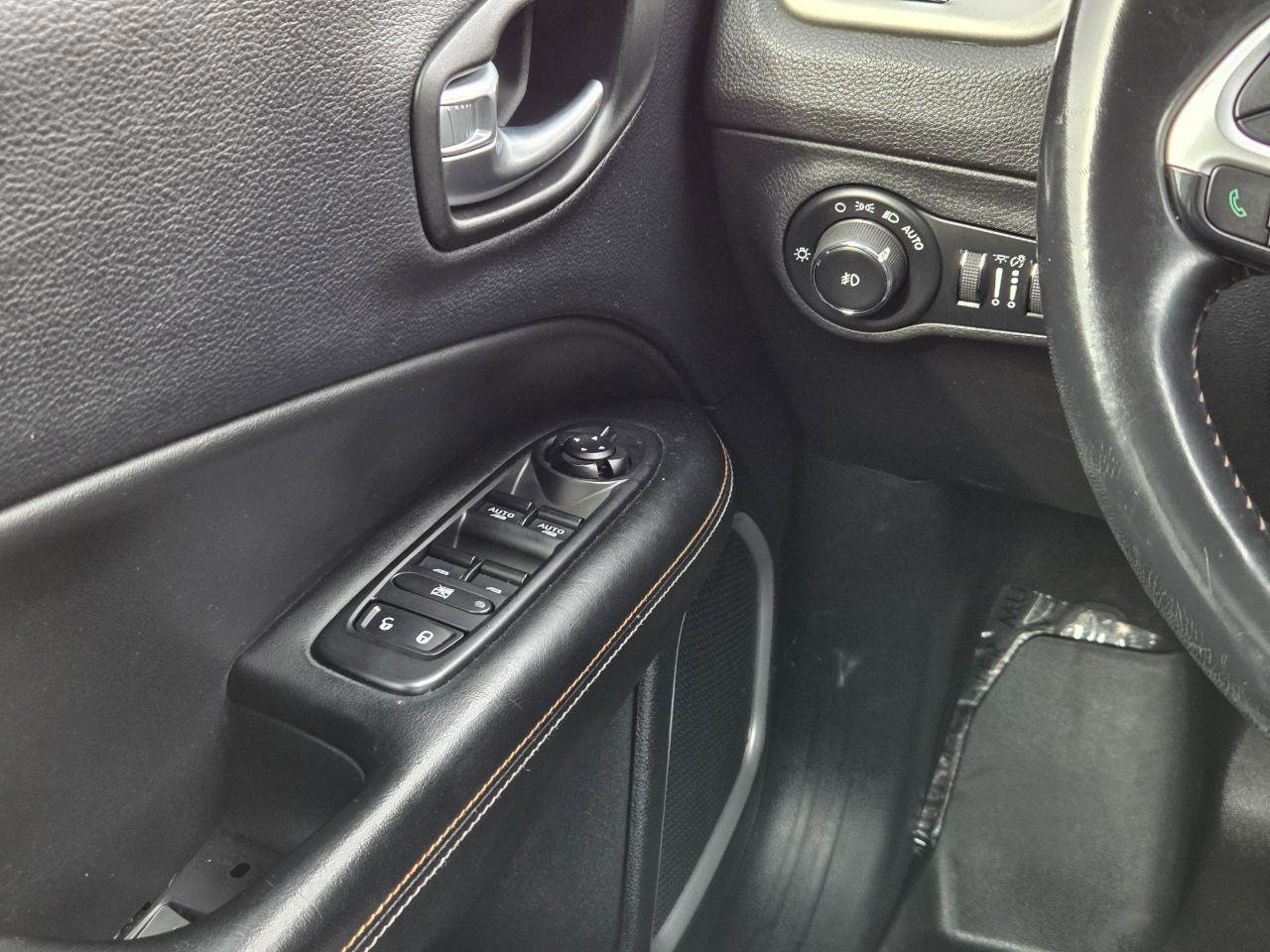 Used 2018 Jeep Compass Latitude w/ Popular Equipment Group AWD/4WD image 27