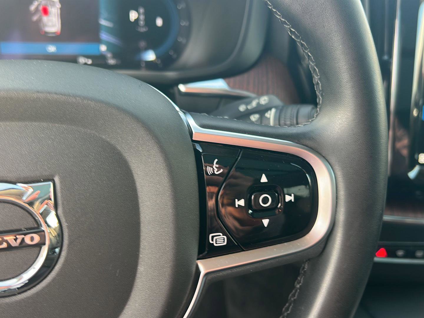 Used 2023 Volvo XC60 B5 Plus w/ Protection Package Premier image 22