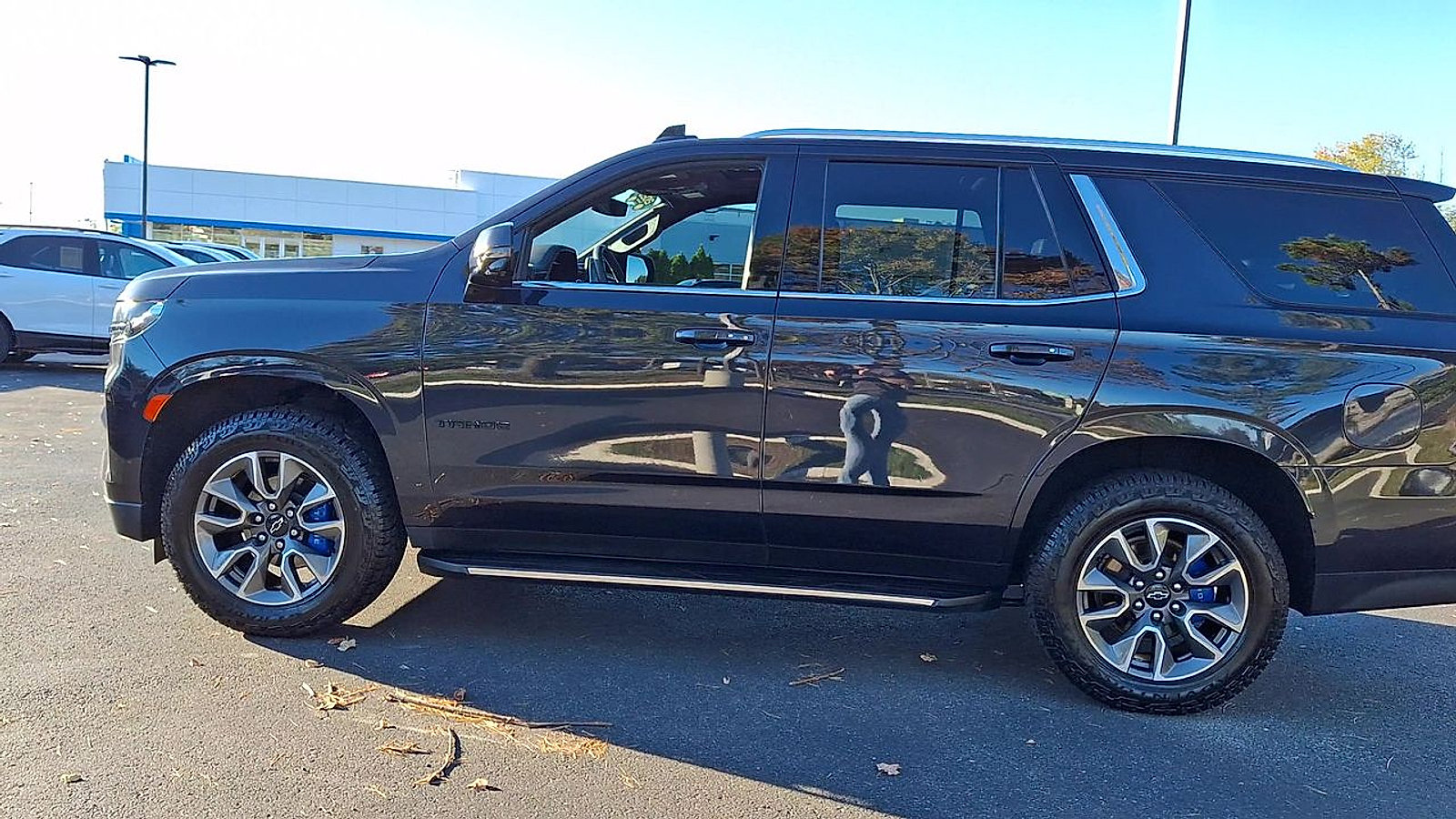 Certified 2023 Chevrolet Tahoe LT w/ Luxury Package AWD/4WD image 2