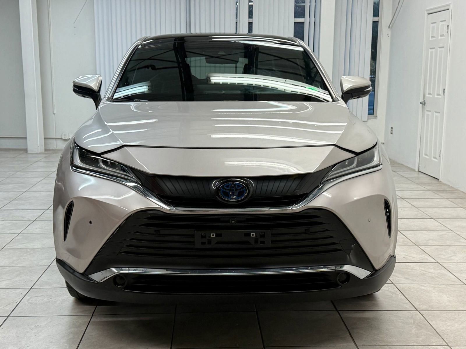 Used 2023 Toyota Venza Limited image 2