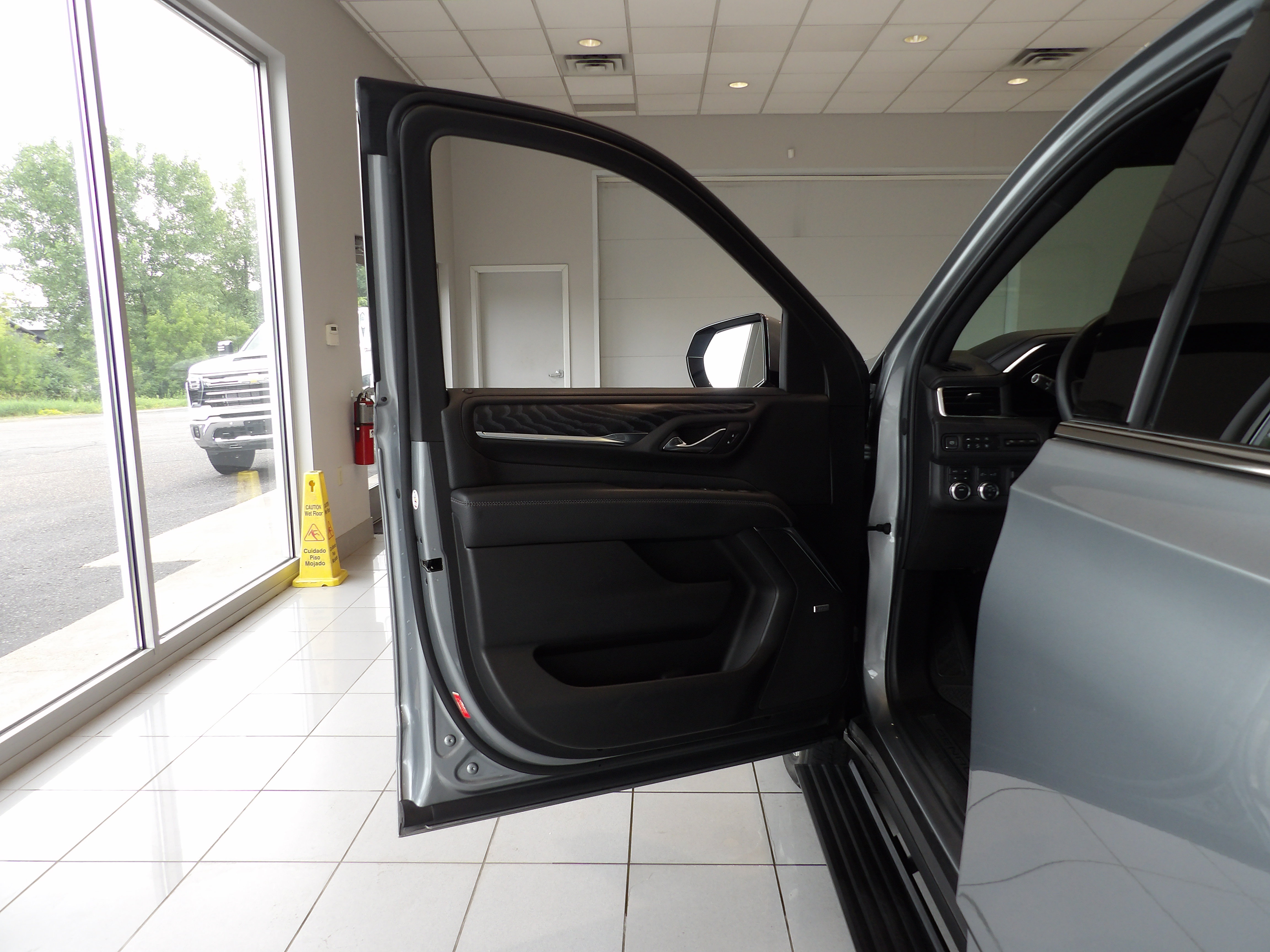 Used 2023 GMC Yukon XL Denali w/ Max Trailering Package AWD/4WD image 9