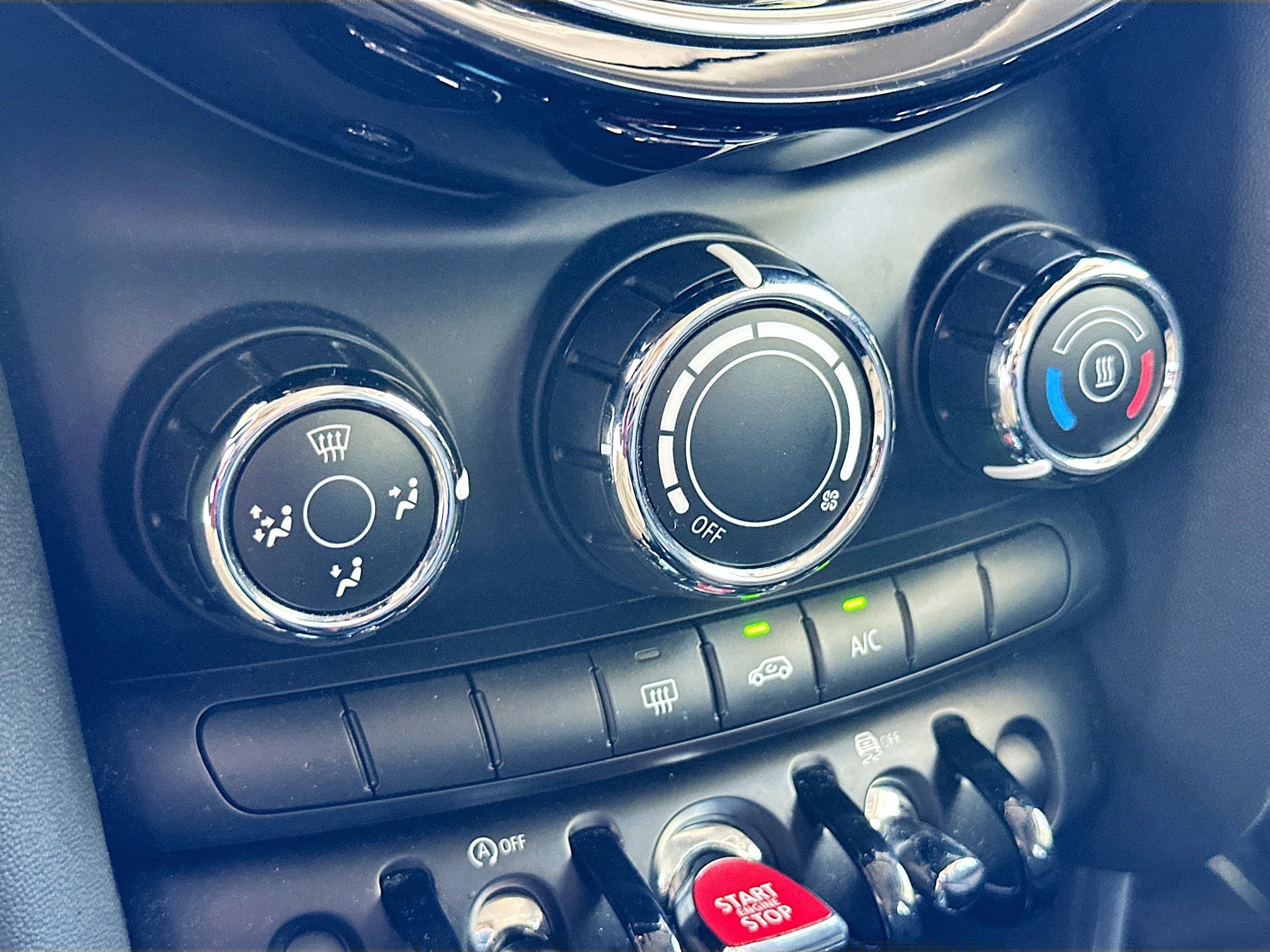 Used 2024 MINI Cooper 4-Door Hardtop image 15