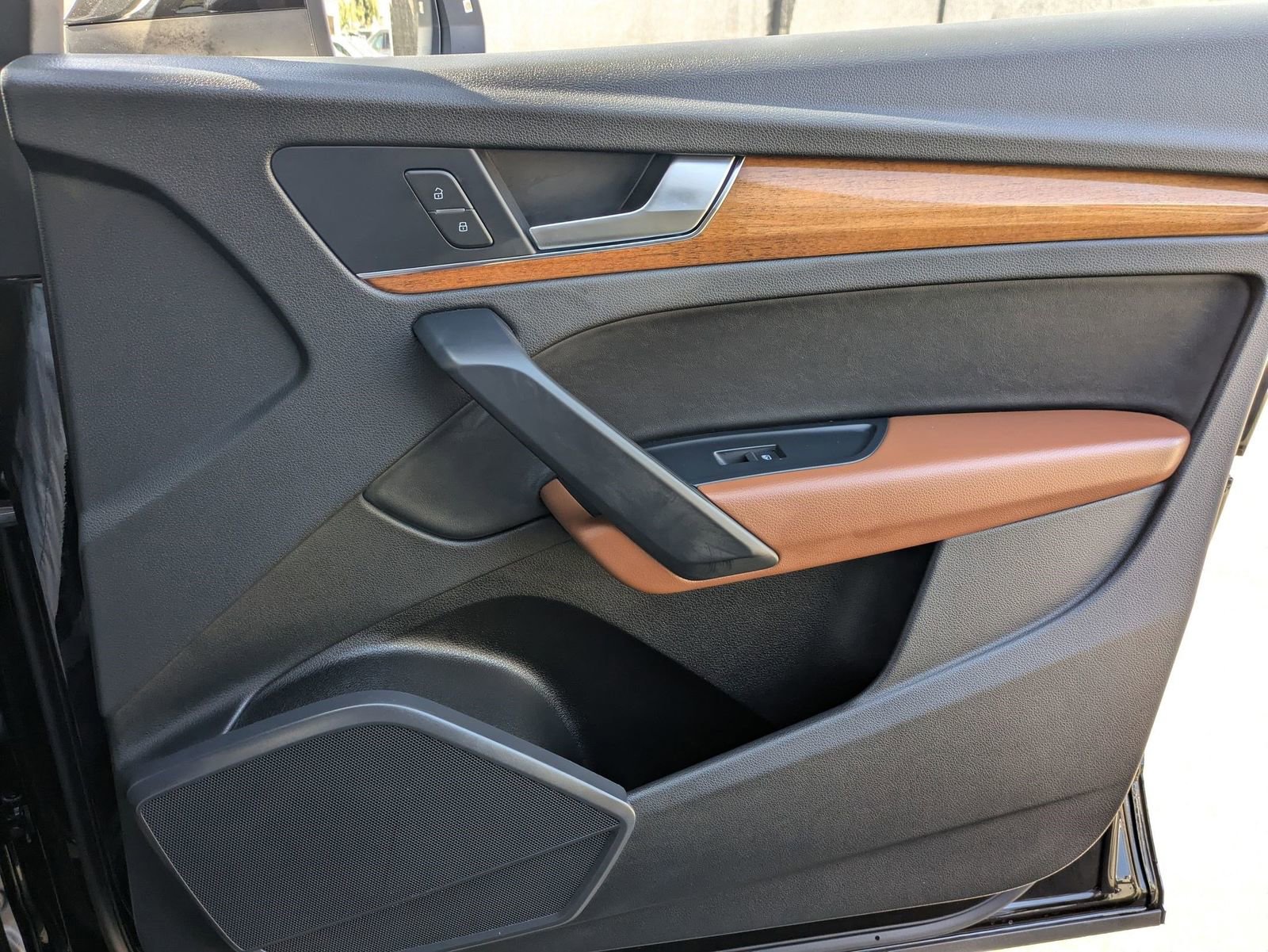 Used 2023 Audi Q5 e Premium w/ Convenience Package image 20