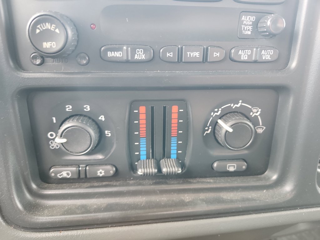 Used 2005 Chevrolet Silverado 2500 LS w/ Heavy-Duty Power Package image 23