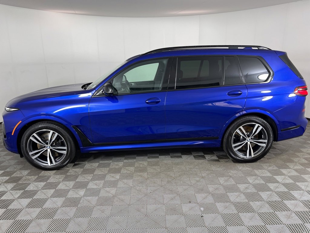 Used 2025 BMW X7 M60i w/ Climate Comfort Package image 12