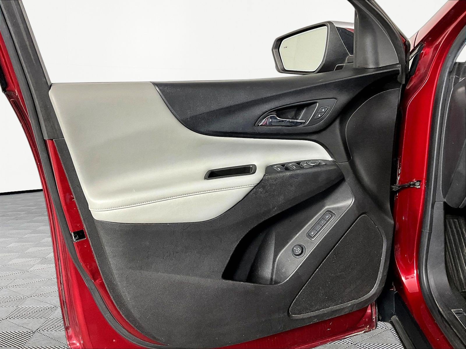 Used 2019 Chevrolet Equinox Premier FWD image 19