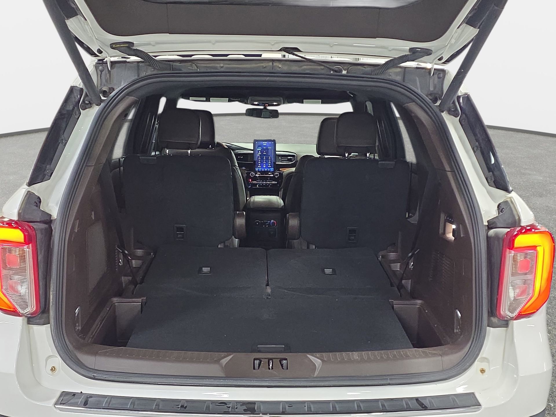 Used 2023 Ford Explorer King Ranch w/ Technology Package image 12