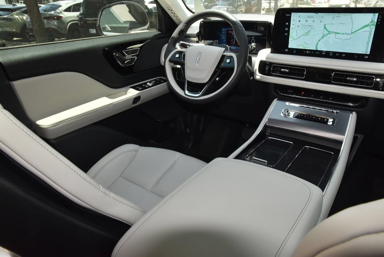 New 2026 Lincoln Aviator 2WD image 16